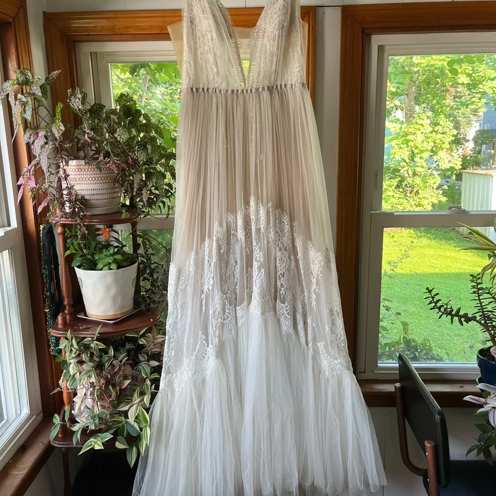 Watters Cream and White Lace Wedding Dress - Picture 1 of 5
